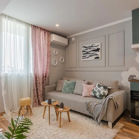 Marant Center- Free Parking Apartment *